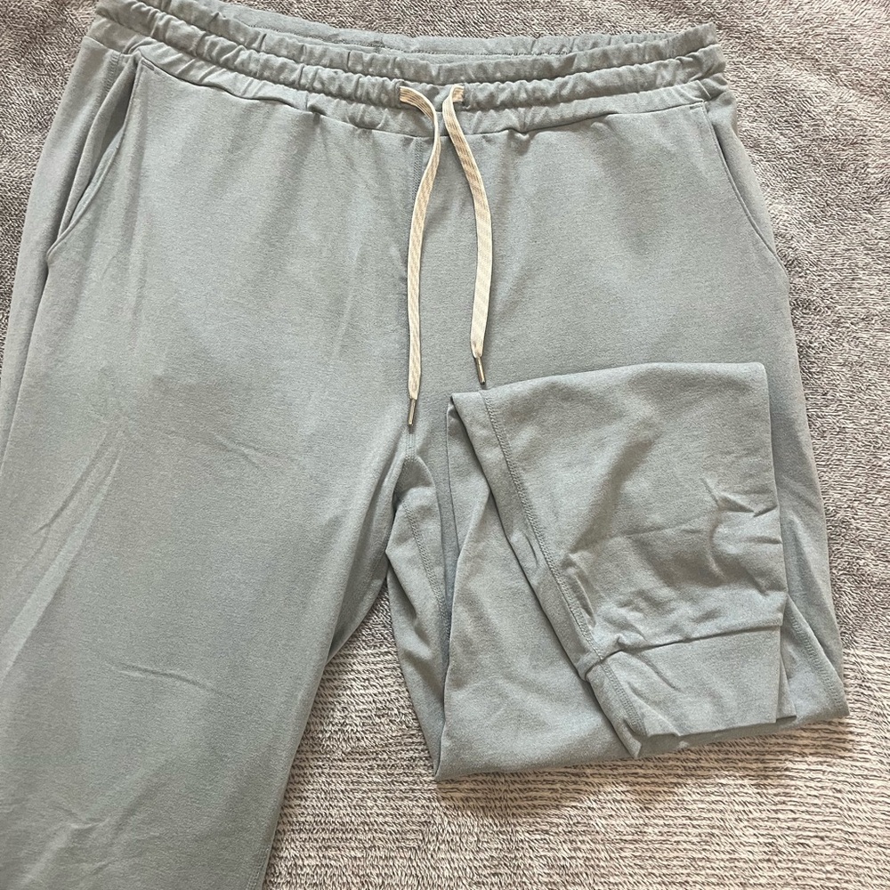 Vuori Men's Light Gray Joggers
